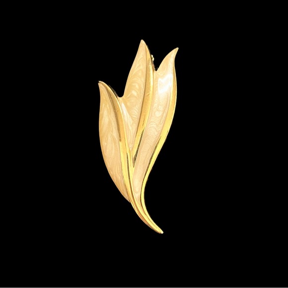Napier Jewelry - Napier Rare Vintage Triple Leaf Gold Tone Cream Enamel Elegant Accent Brooch
